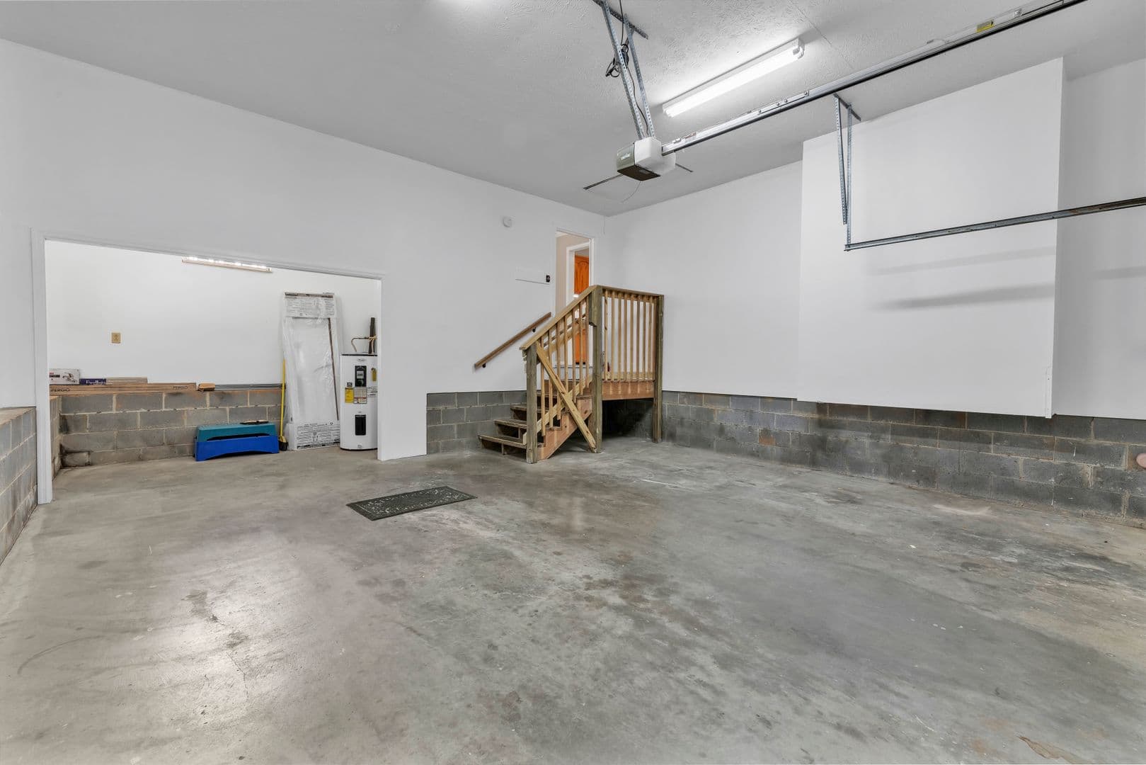 Clinton House: 152 White Loop Road