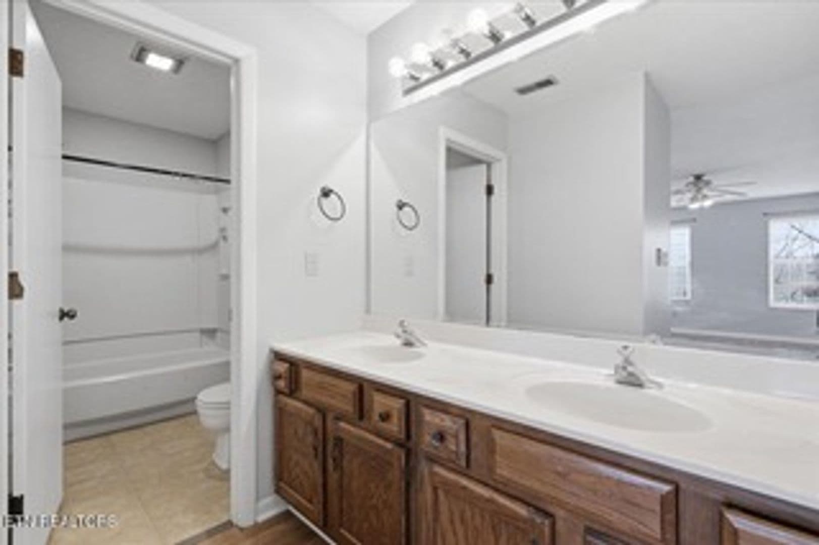 Knoxville House: 8941 Colchester Ridge Road