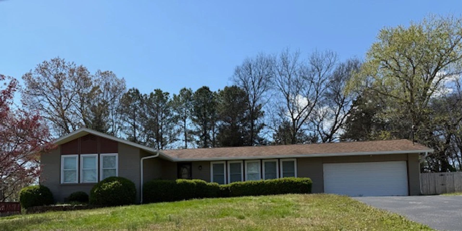 Knoxville House: 10928 Dundee Road