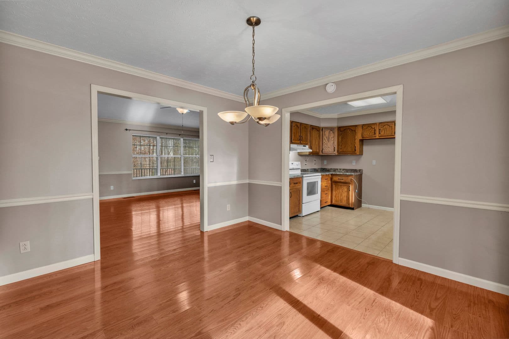 Clinton House: 152 White Loop Road