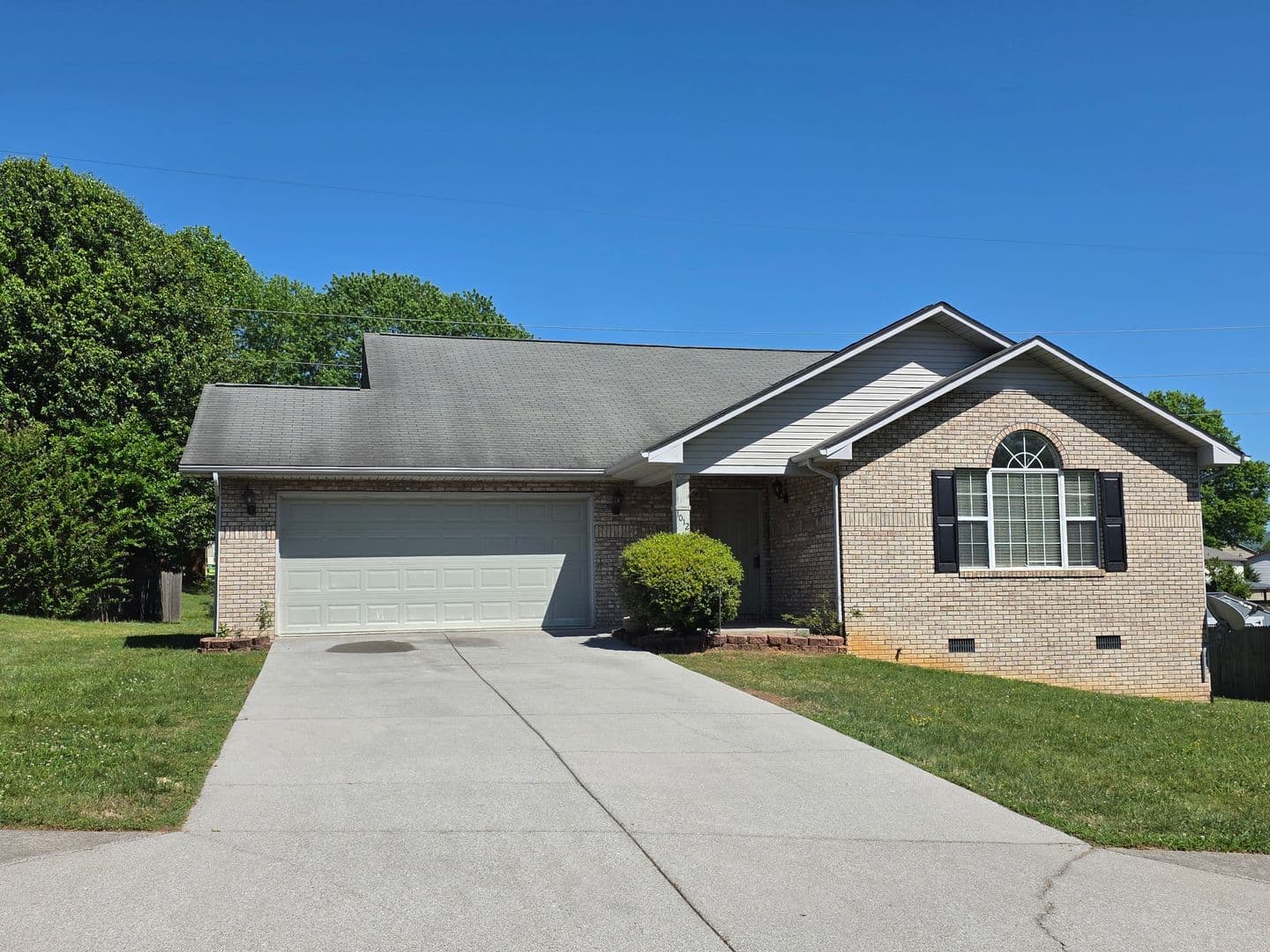 Maryville House: 1012 Willow Creek Circle