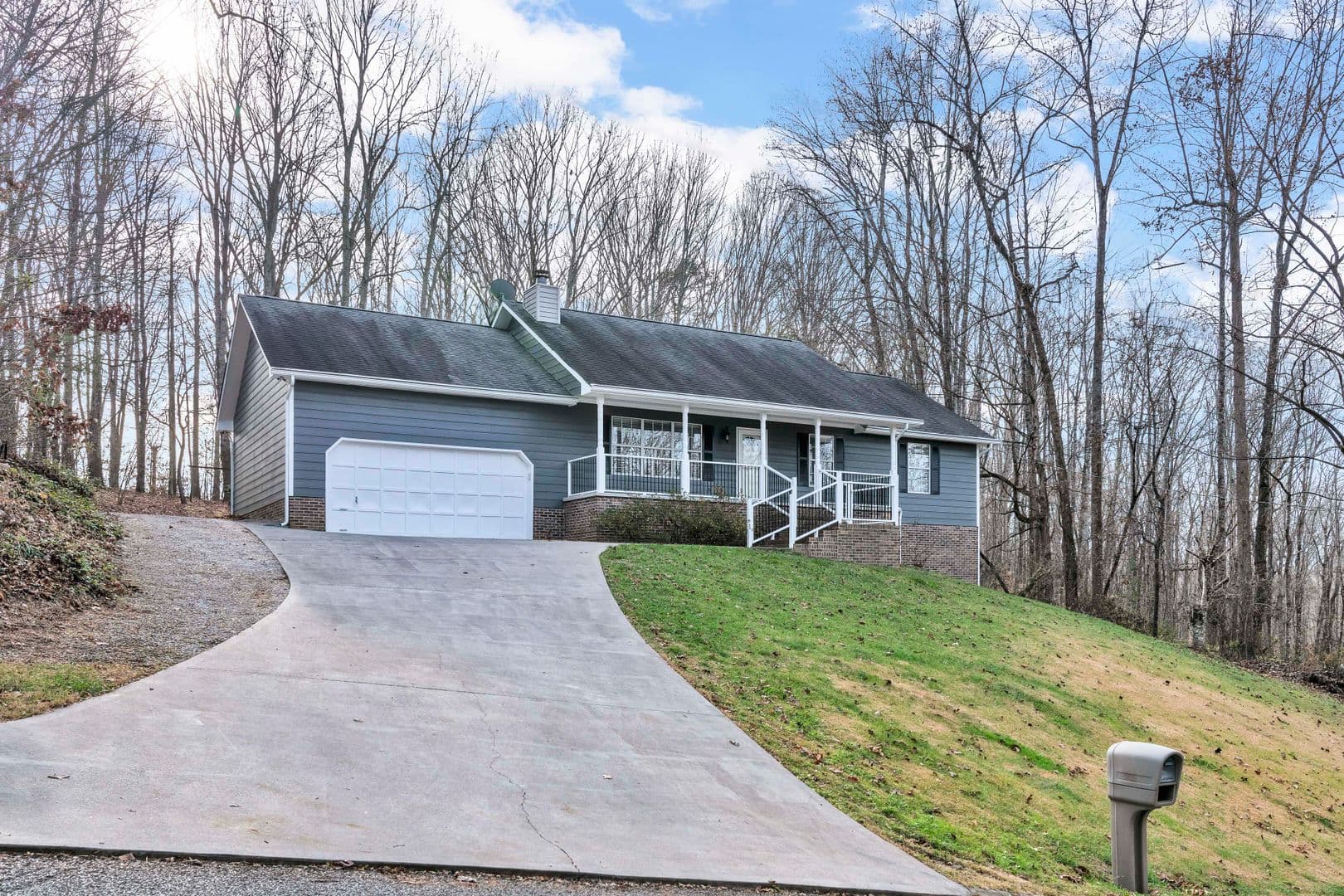 Clinton House: 152 White Loop Road