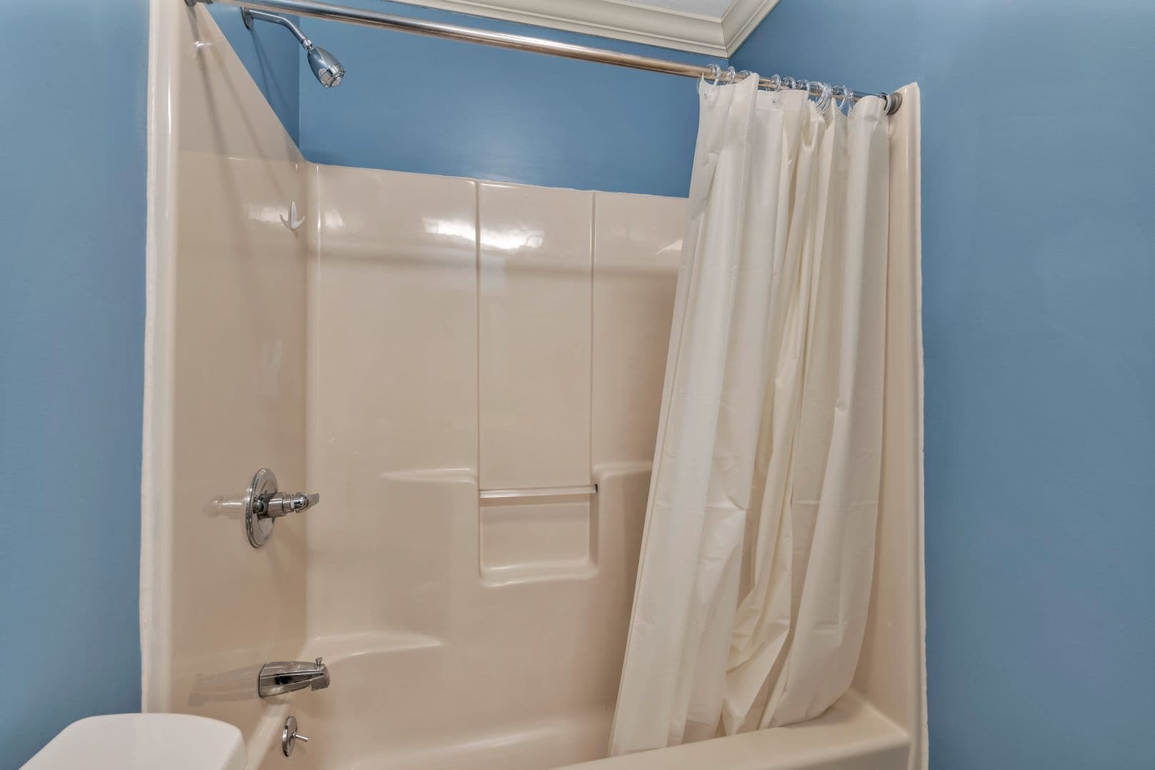 Clinton House: 152 White Loop Road