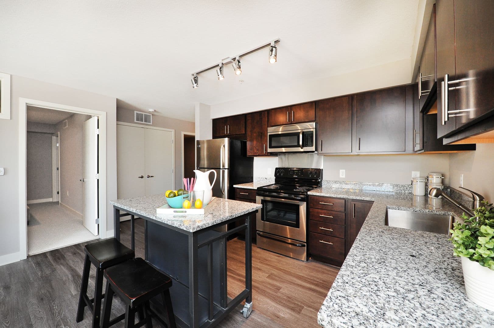 Minneapolis Apartment: 815 SE 9th Ave