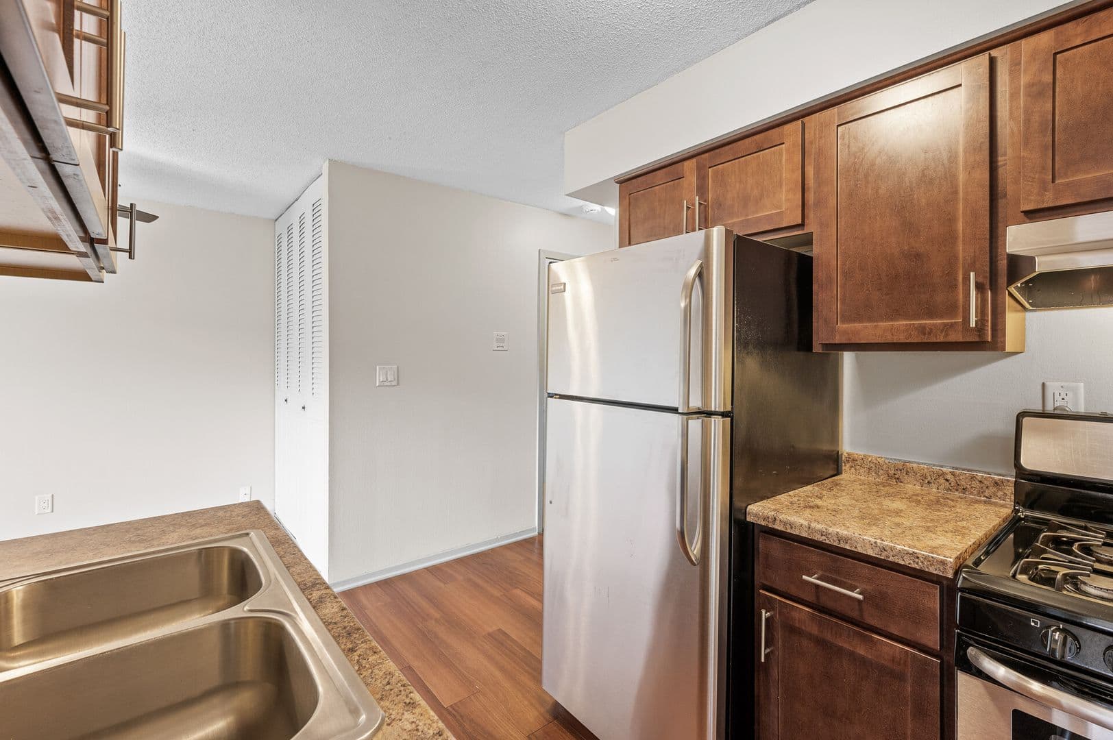 Burnsville Apartment: Cedar Valley Apartments