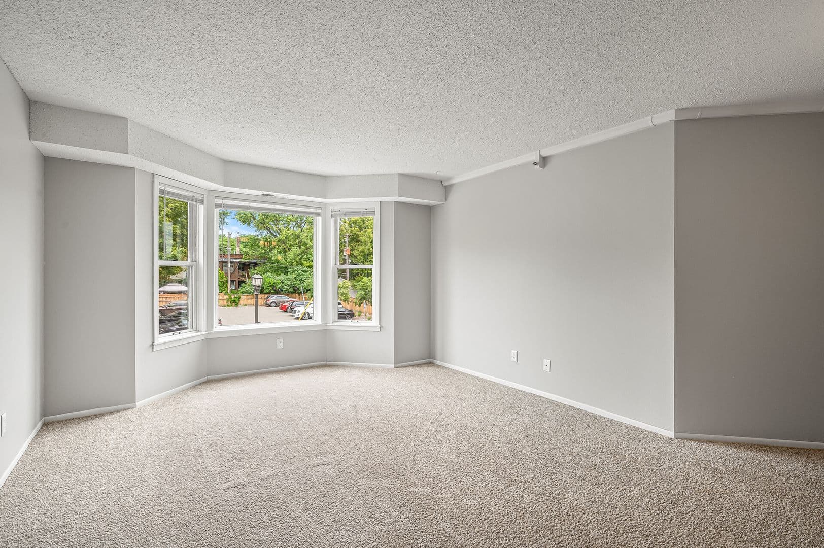 St. Paul Apartment: 400 Selby Ave