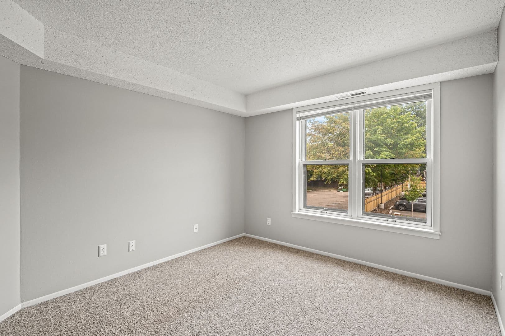 St. Paul Apartment: 400 Selby Ave