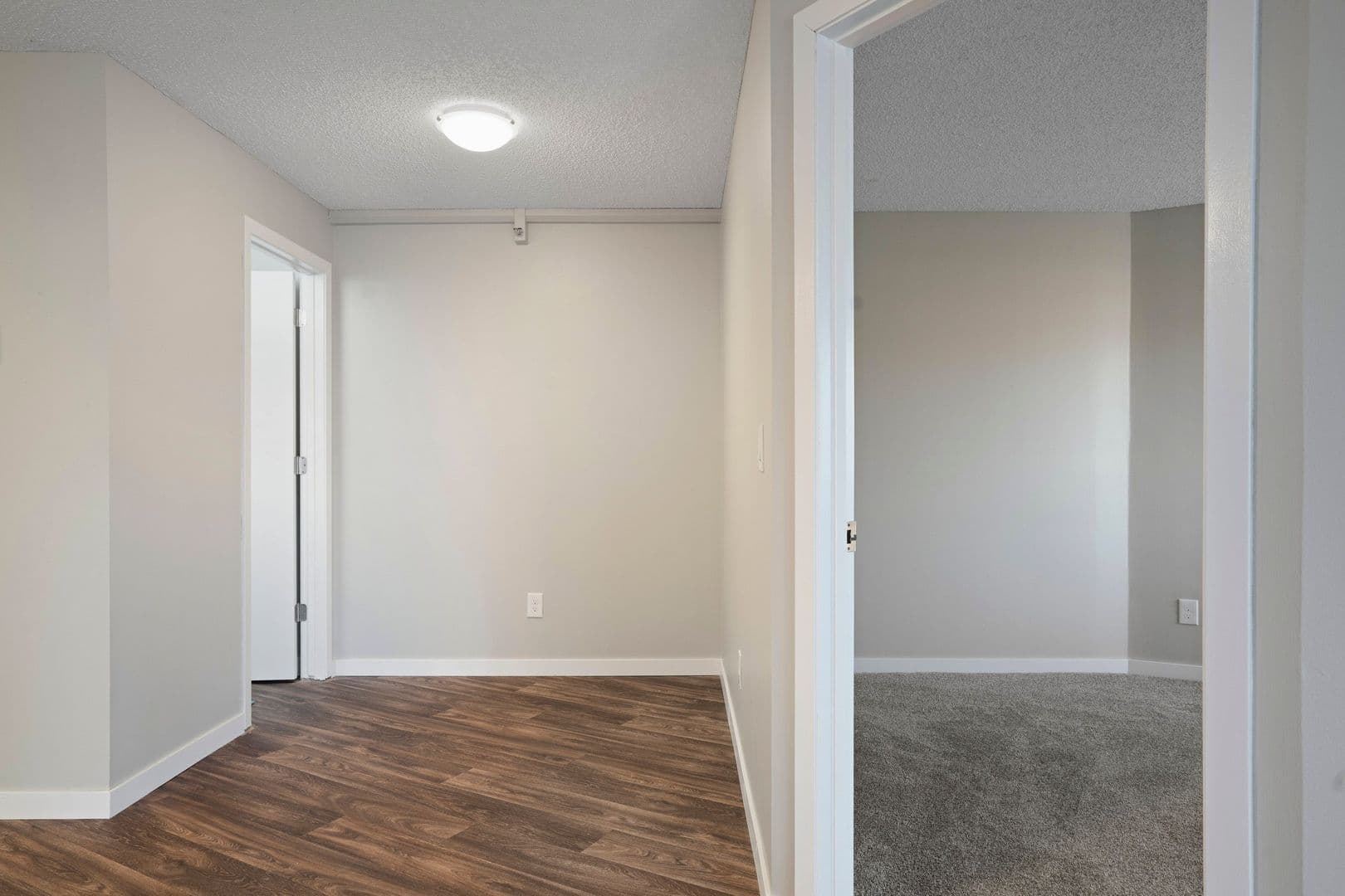 Little Canada Apartment: 165 County Road B2 East