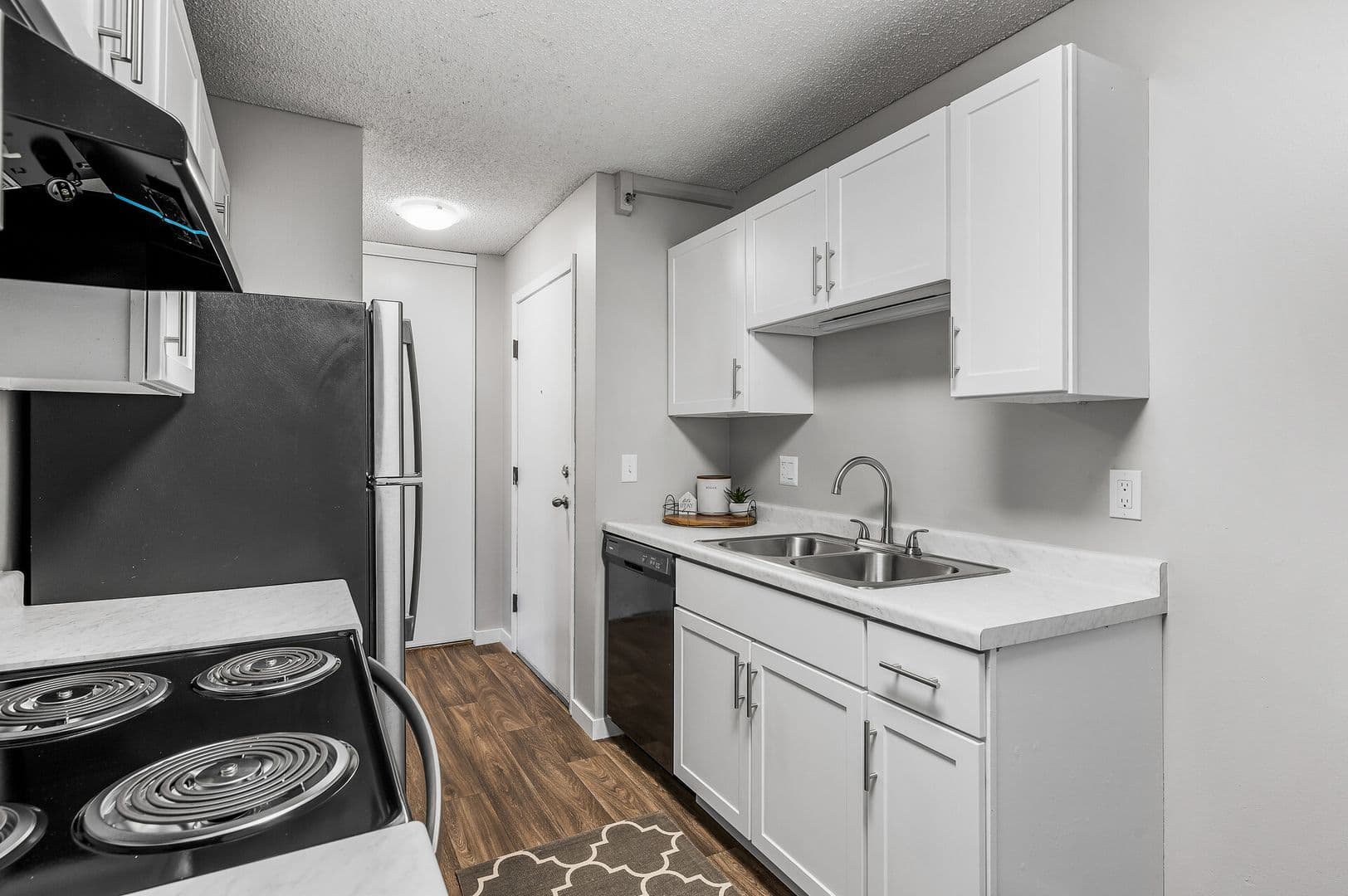 Little Canada Apartment: 165 County Road B2 East