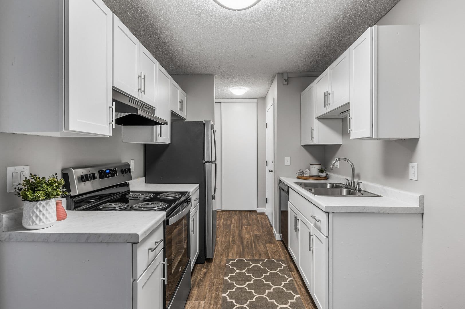 Little Canada Apartment: 165 County Road B2 East
