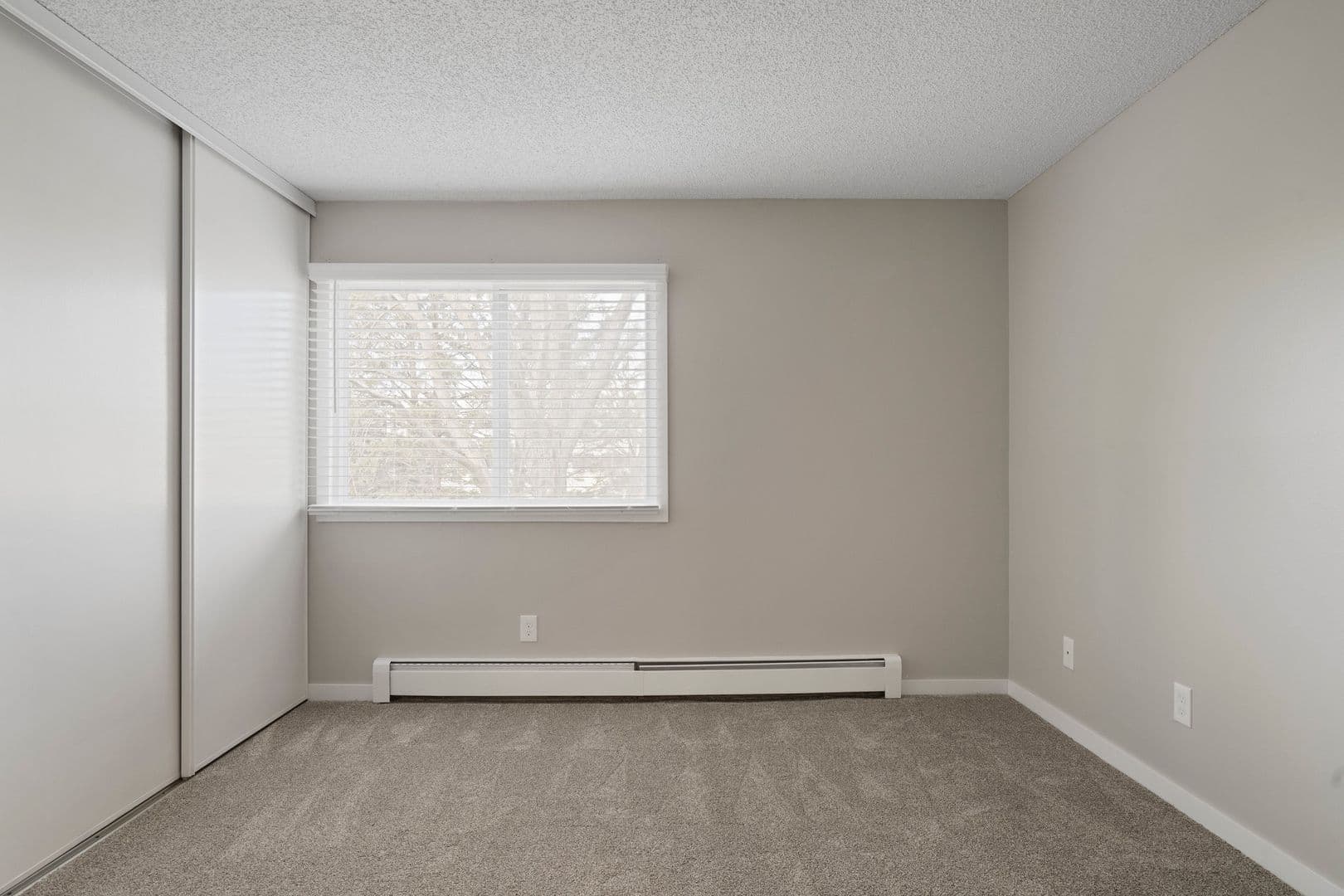 Little Canada Apartment: 165 County Road B2 East