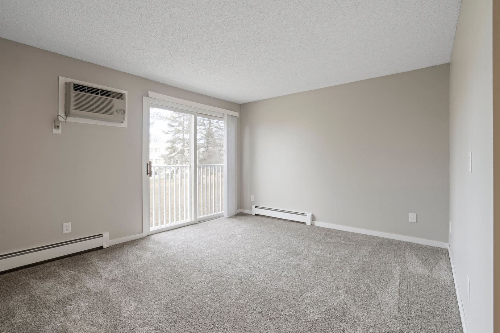 Little Canada Apartment: 165 County Road B2 East