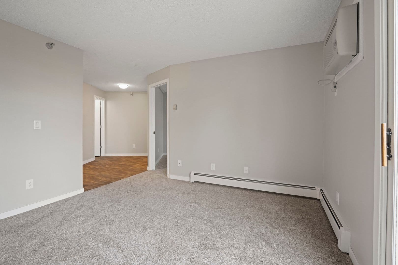 Little Canada Apartment: 165 County Road B2 East