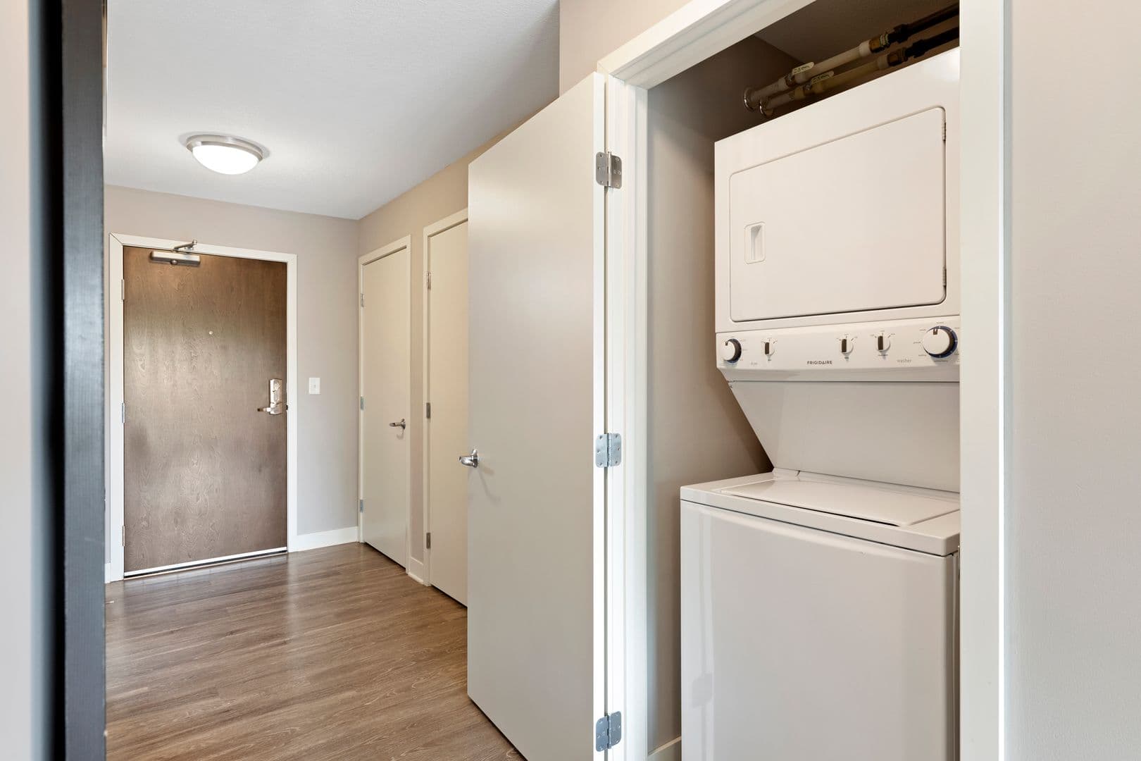 Minneapolis Apartment: 815 SE 9th Ave