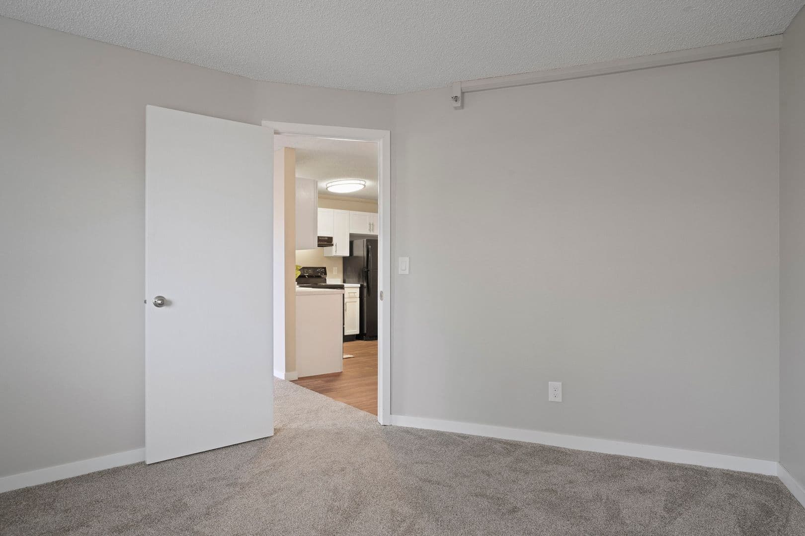 Little Canada Apartment: 165 County Road B2 East
