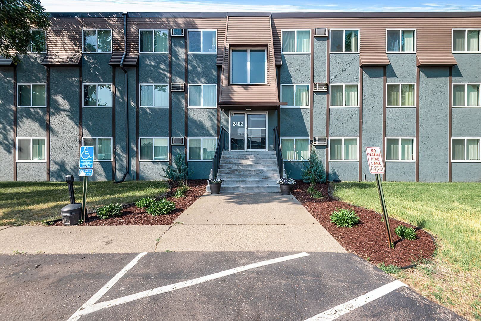 COON RAPIDS Apartment: 2400 109th AVE NW