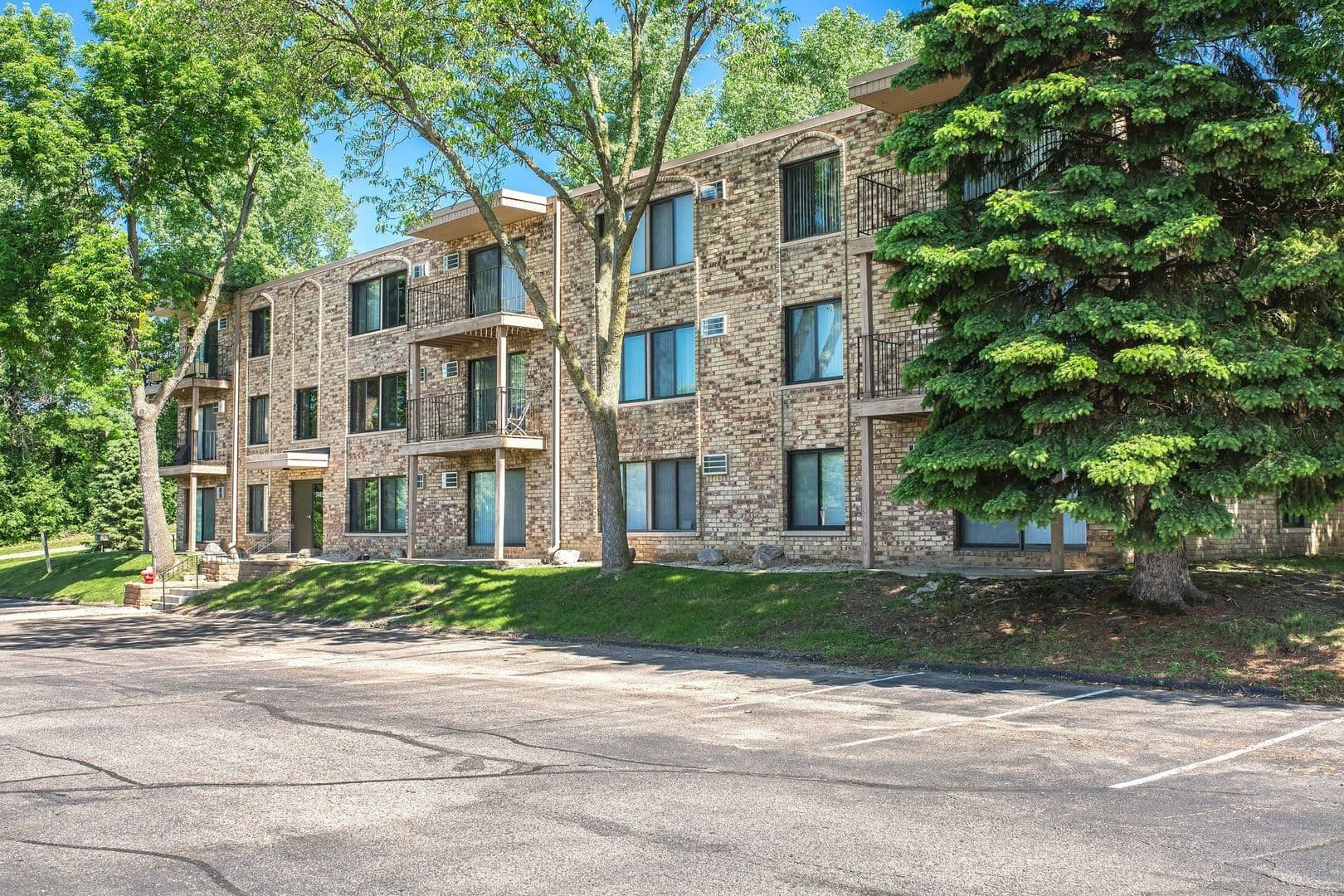 Burnsville Apartment: Cedar Valley Apartments
