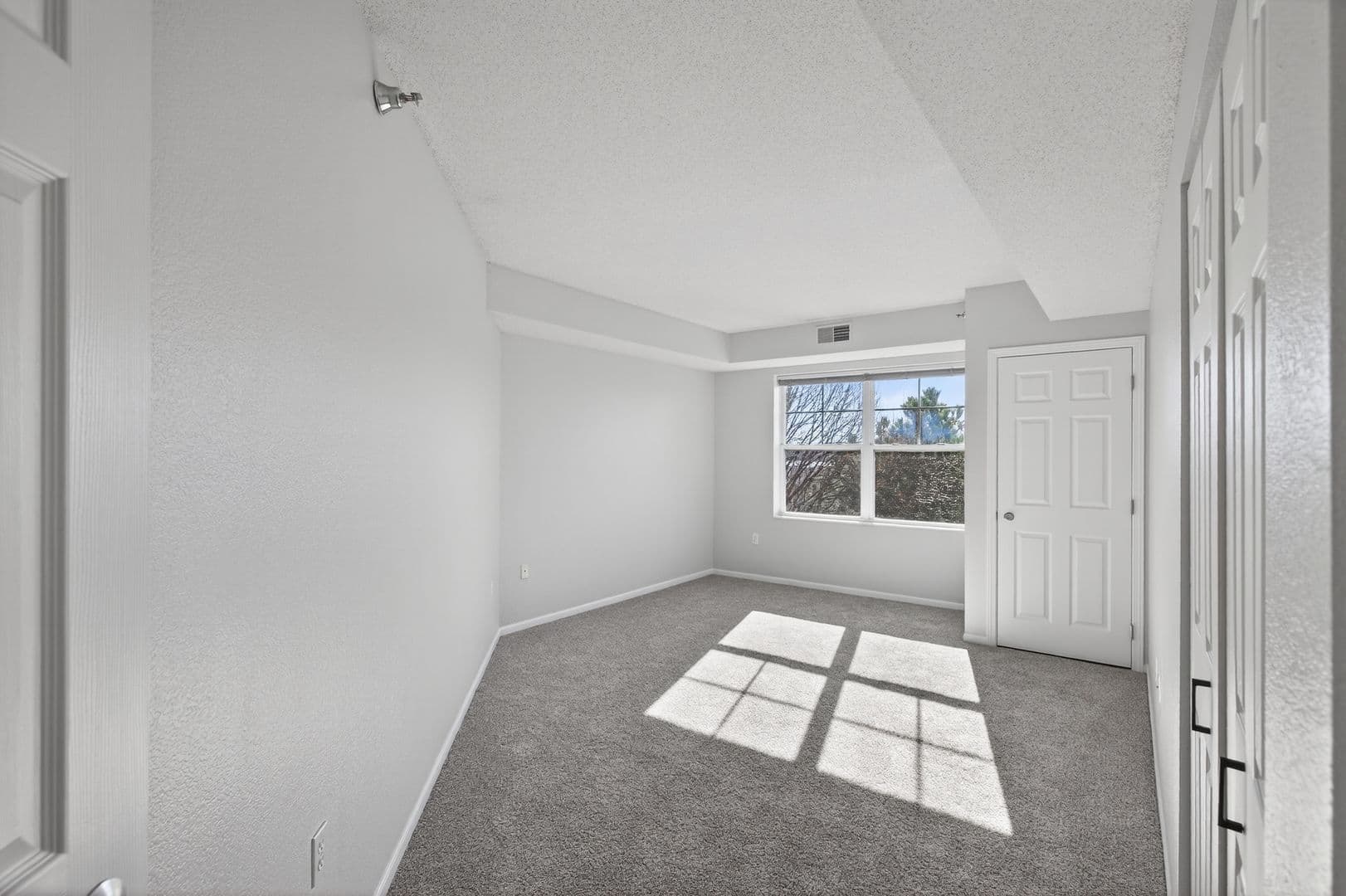 Chanhassen Apartment: 8260 Market Blvd