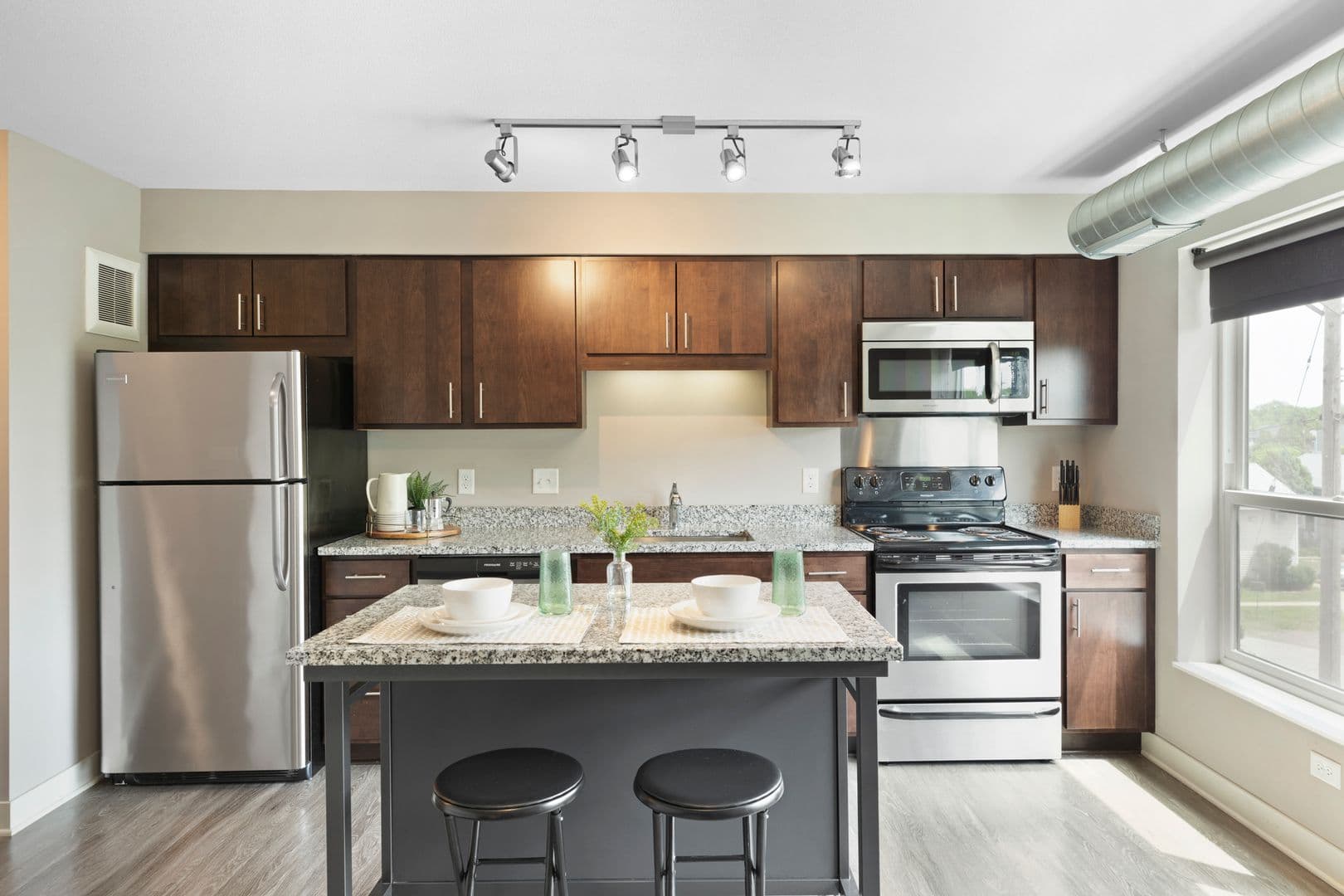 Minneapolis Apartment: 815 SE 9th Ave