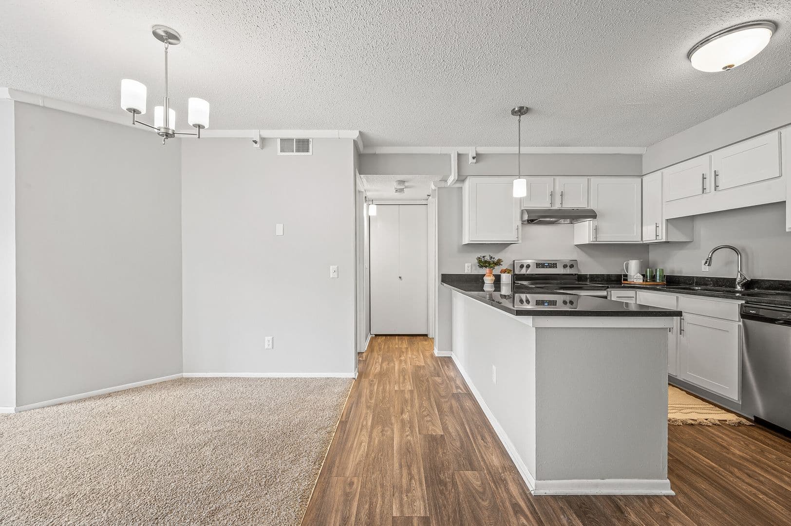 St. Paul Apartment: 400 Selby Ave