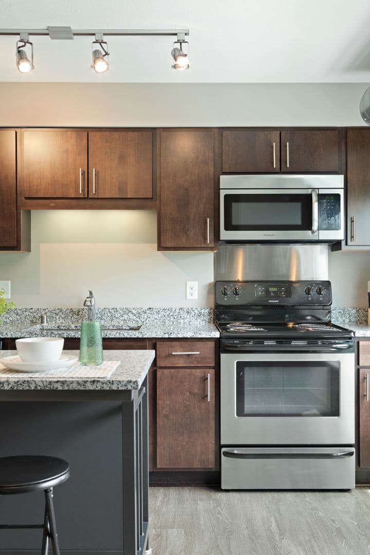 Minneapolis Apartment: 815 SE 9th Ave