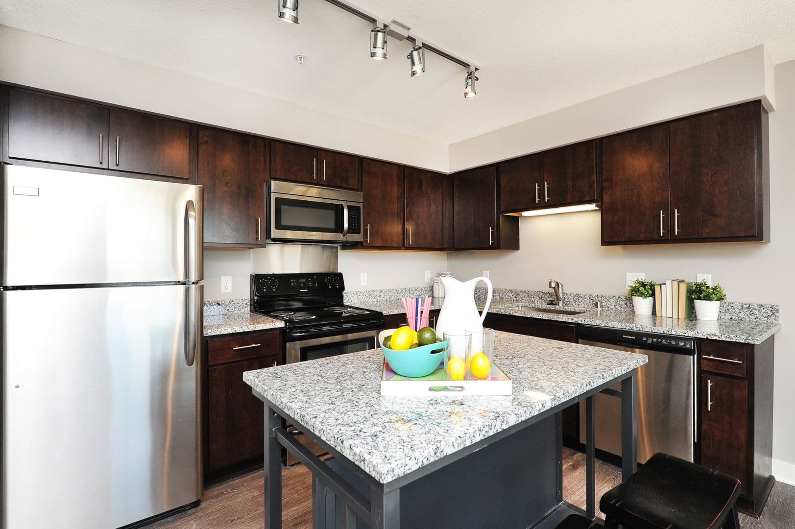 Minneapolis Apartment: 815 SE 9th Ave