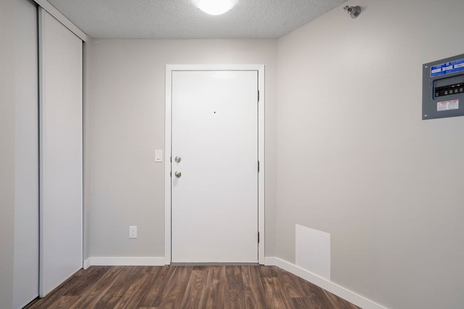 Little Canada Apartment: 165 County Road B2 East
