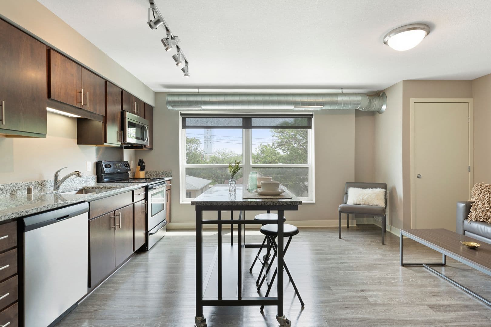 Minneapolis Apartment: 815 SE 9th Ave