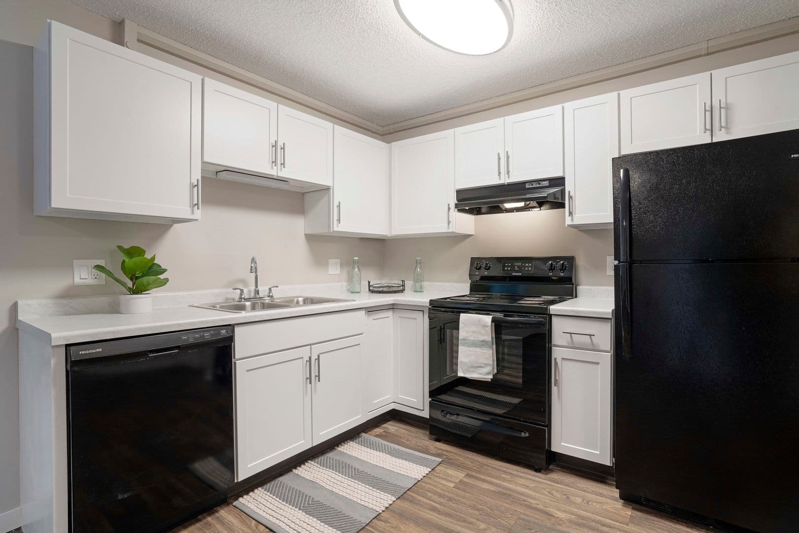 Little Canada Apartment: 165 County Road B2 East