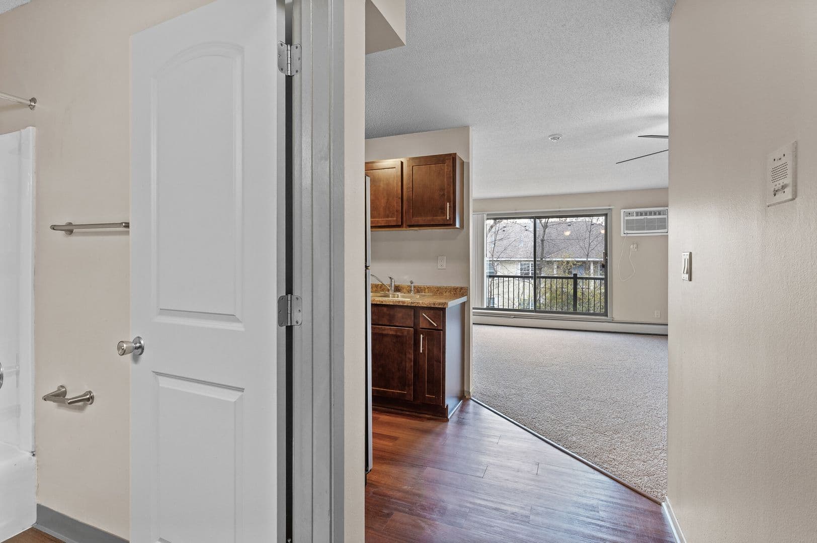 Burnsville Apartment: Cedar Valley Apartments