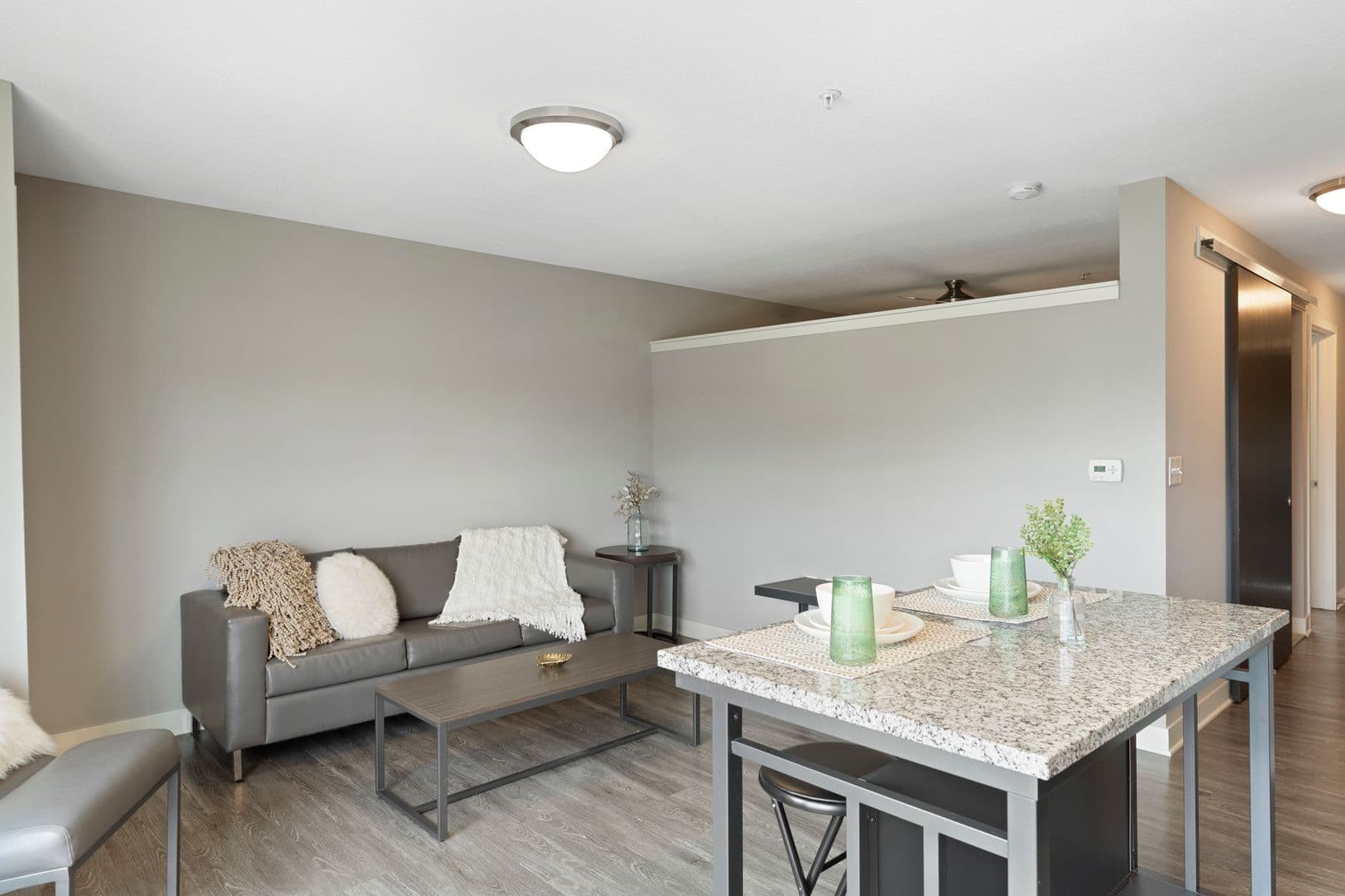 Minneapolis Apartment: 815 SE 9th Ave