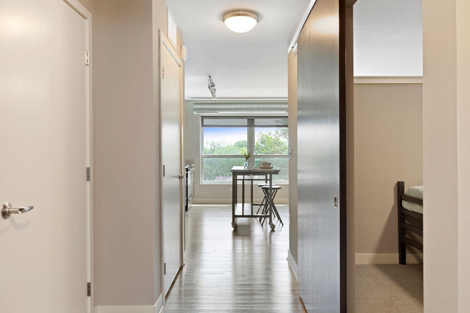Minneapolis Apartment: 815 SE 9th Ave