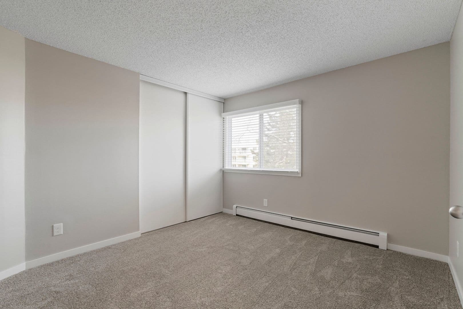 Little Canada Apartment: 165 County Road B2 East