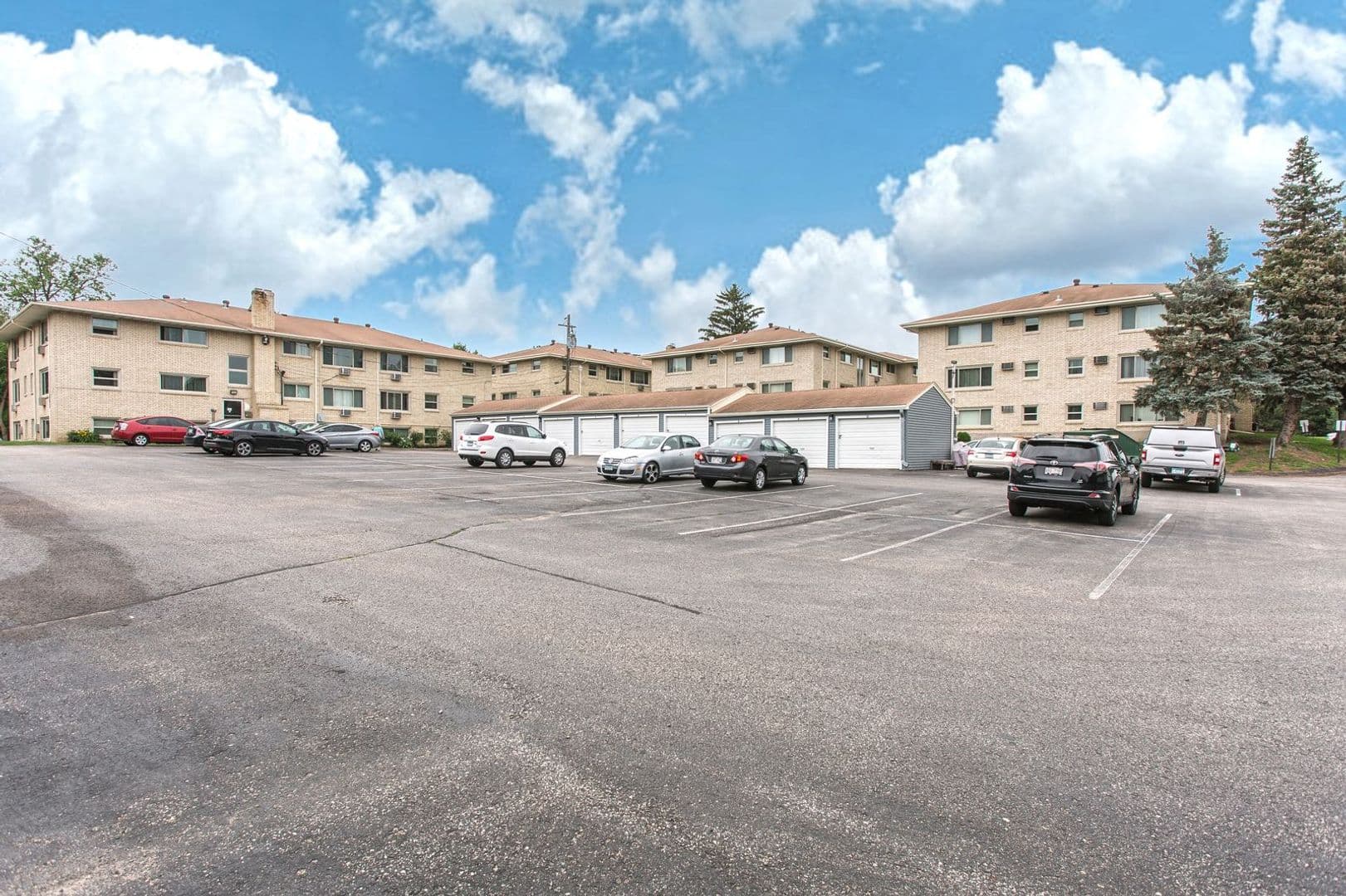 St Paul Apartment: 2244 Minnehaha Ave East