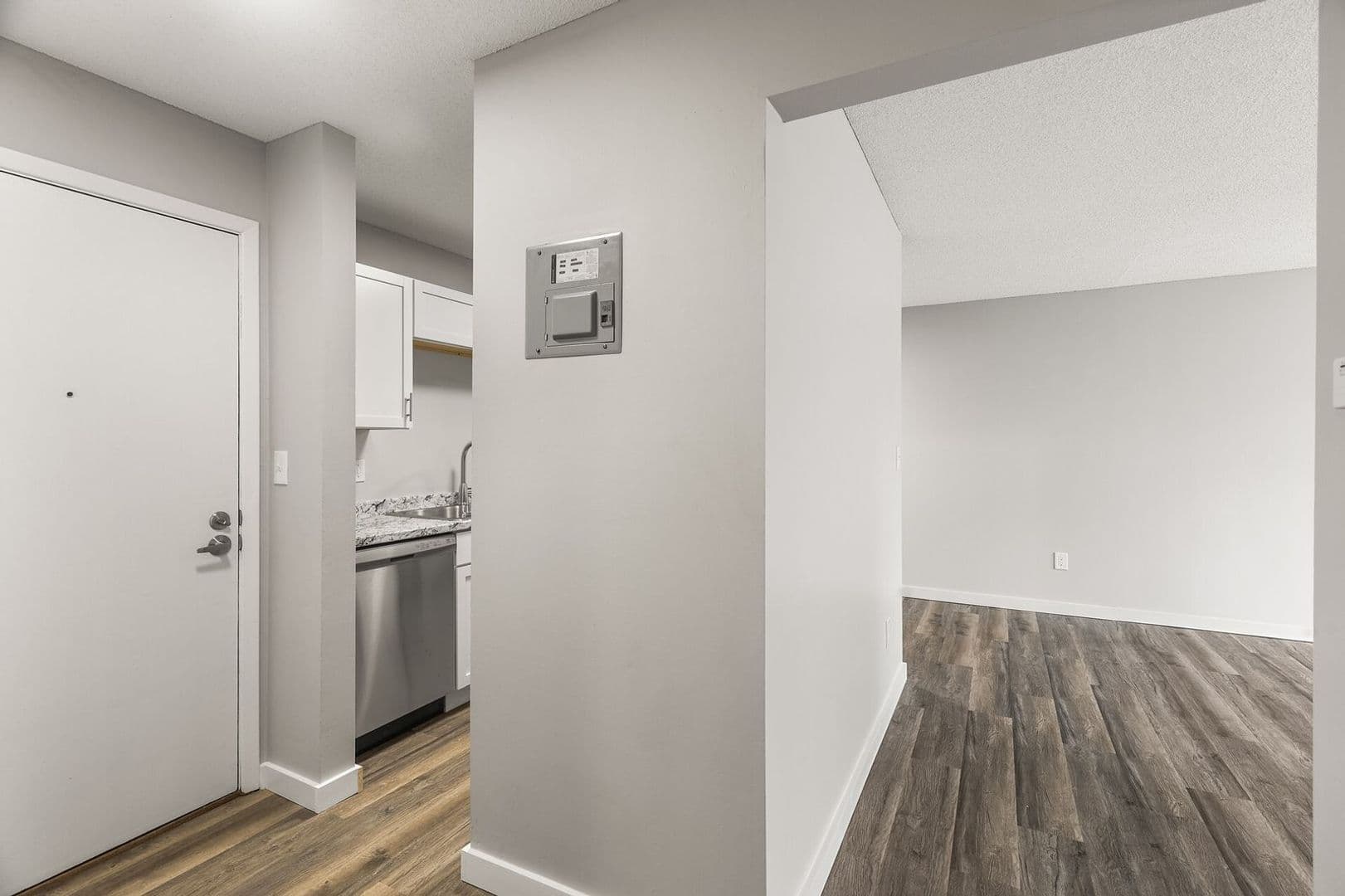 Oakdale Apartment: 6048 Upper 51ST Street North