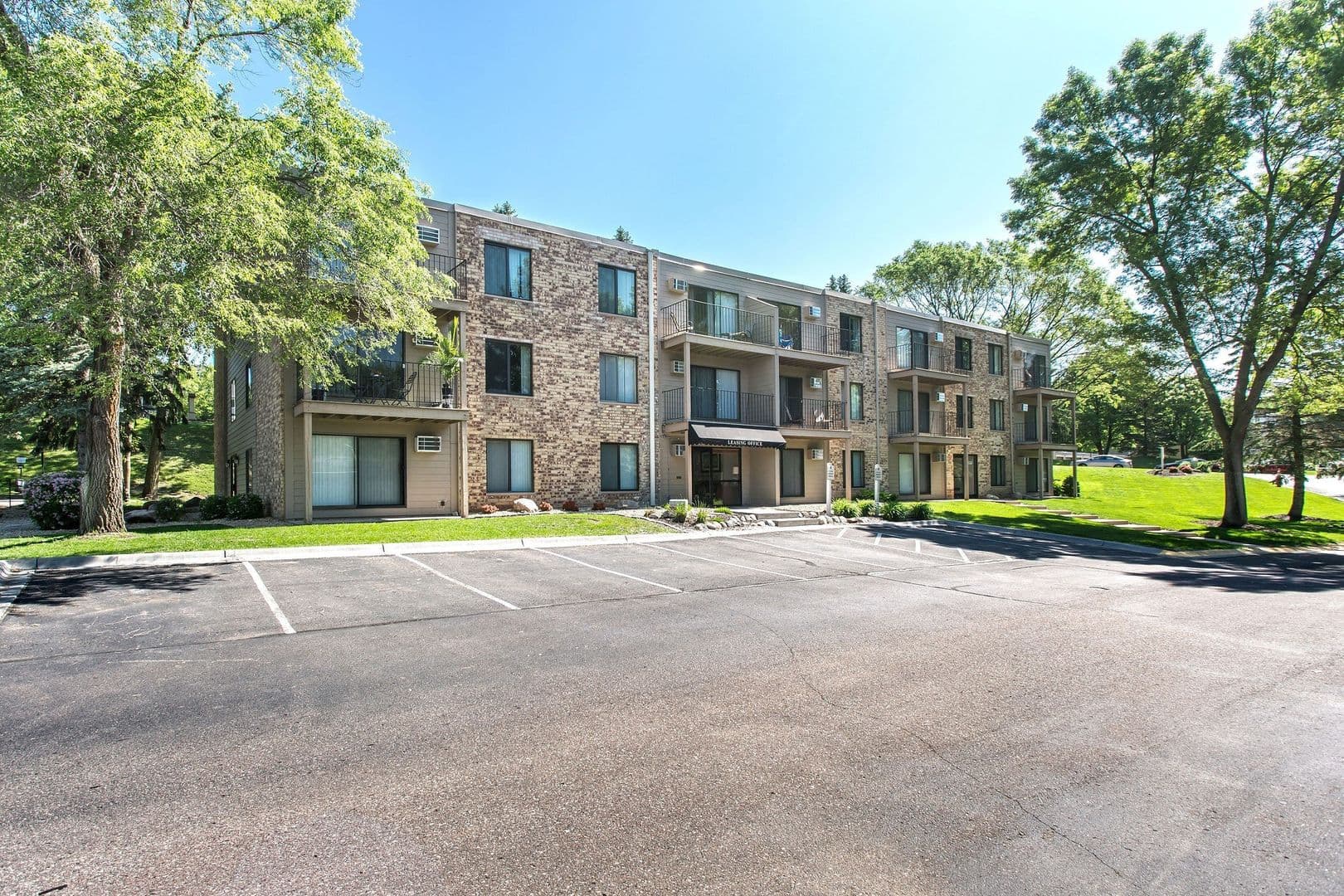 Burnsville Apartment: Cedar Valley Apartments