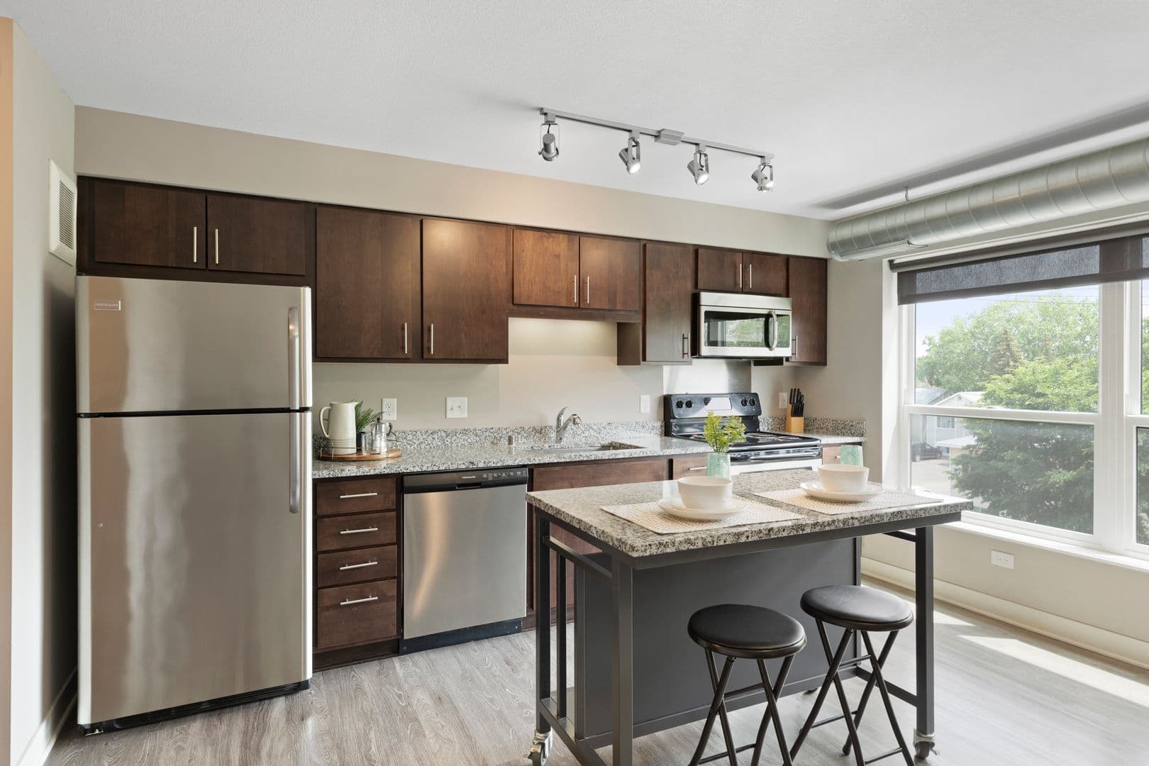 Minneapolis Apartment: 815 SE 9th Ave