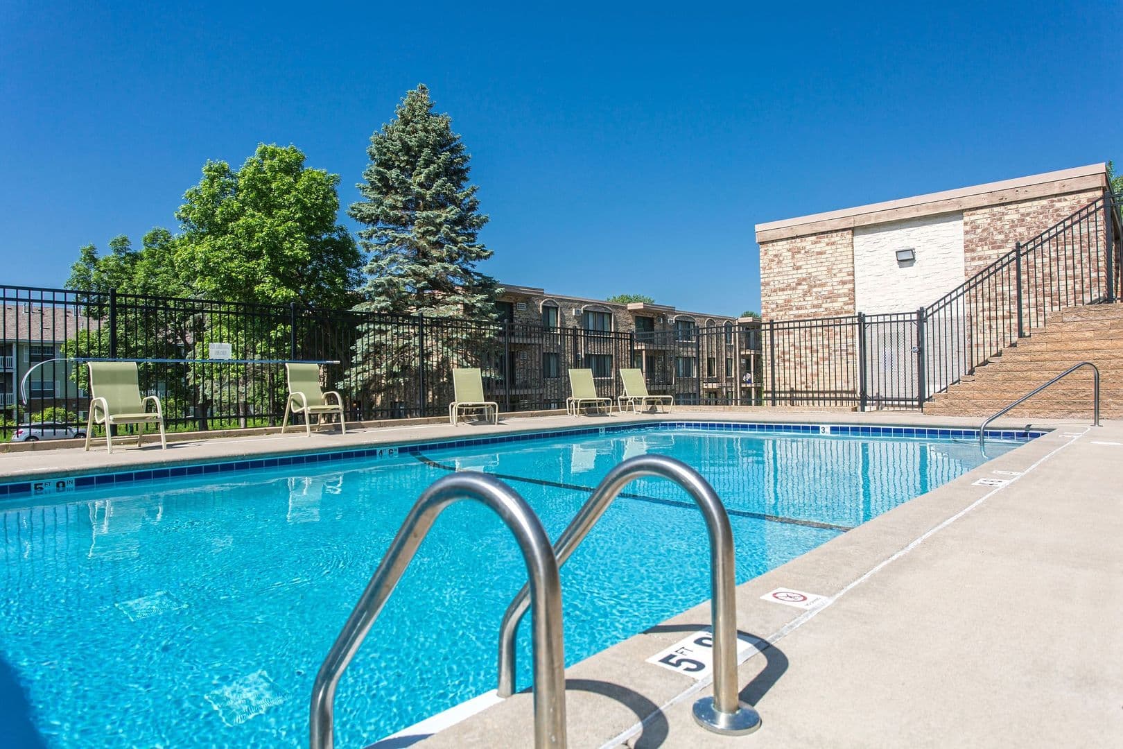 Burnsville Apartment: Cedar Valley Apartments