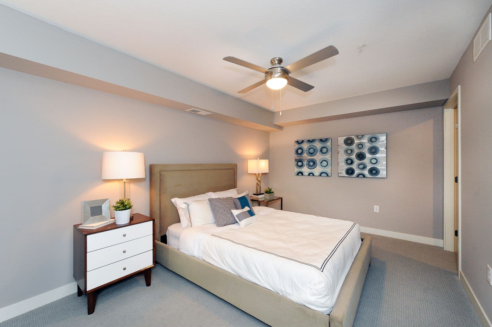 Minneapolis Apartment: 815 SE 9th Ave