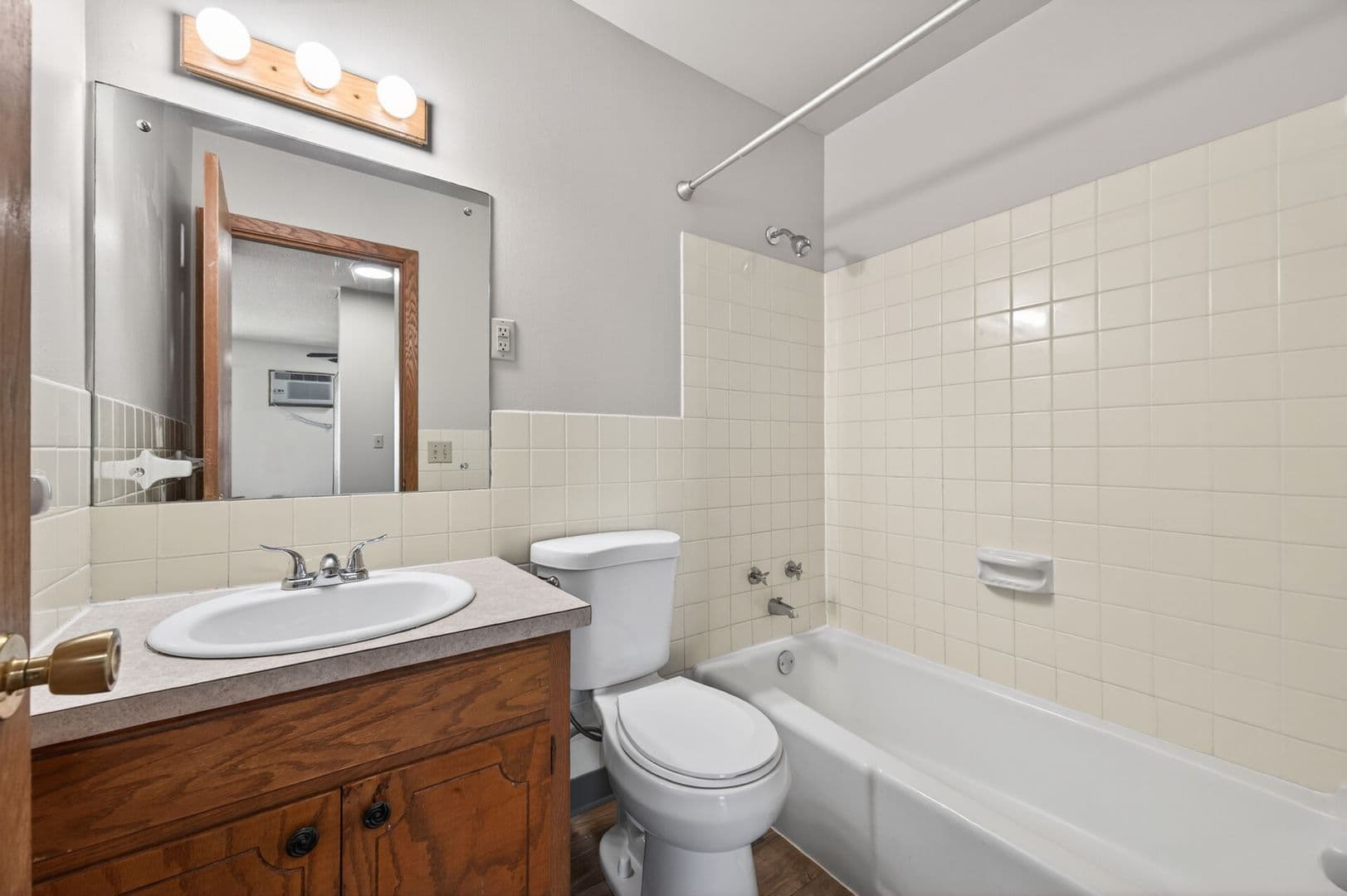 St Paul Apartment: 2244 Minnehaha Ave East