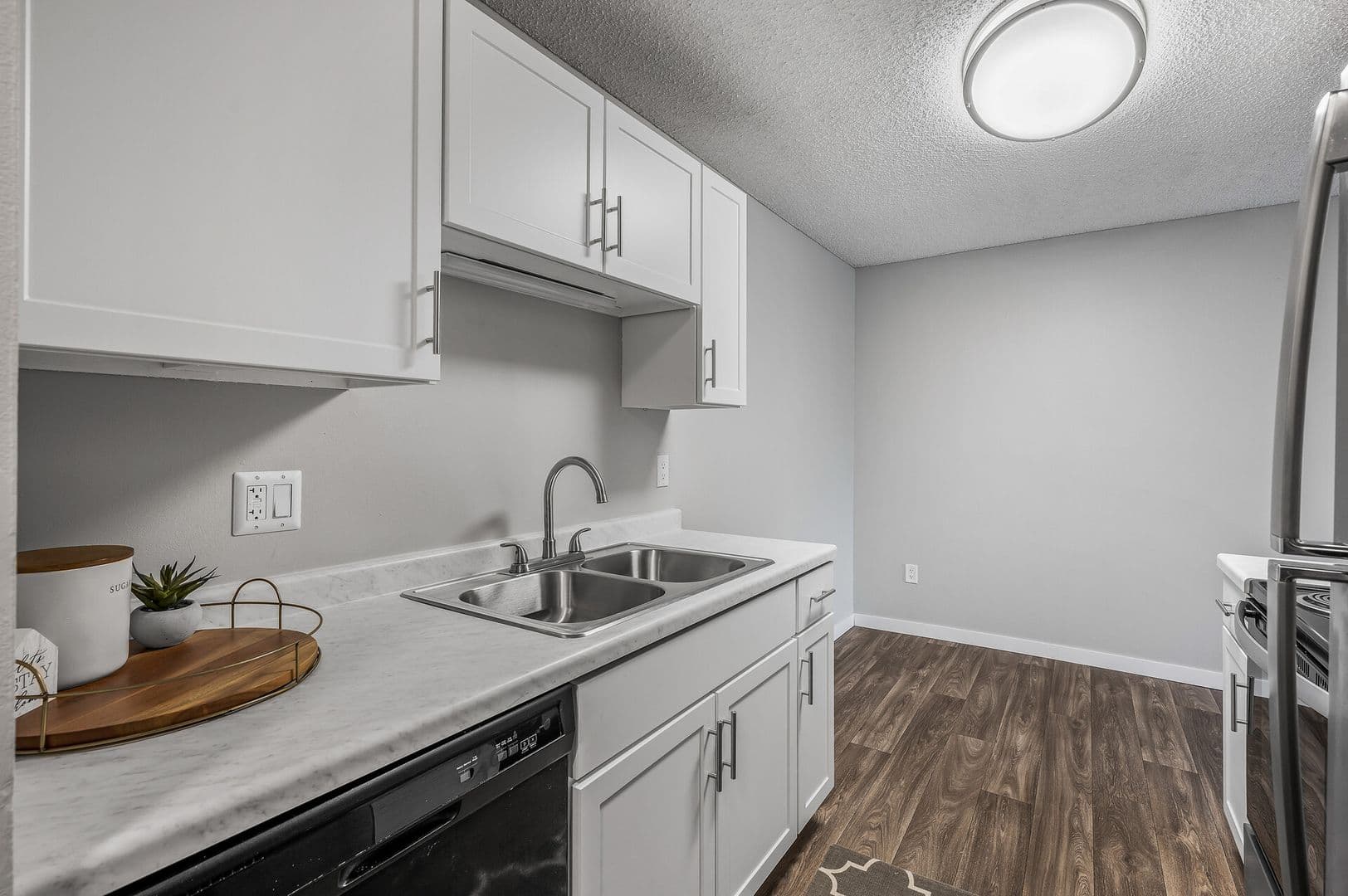 Little Canada Apartment: 165 County Road B2 East