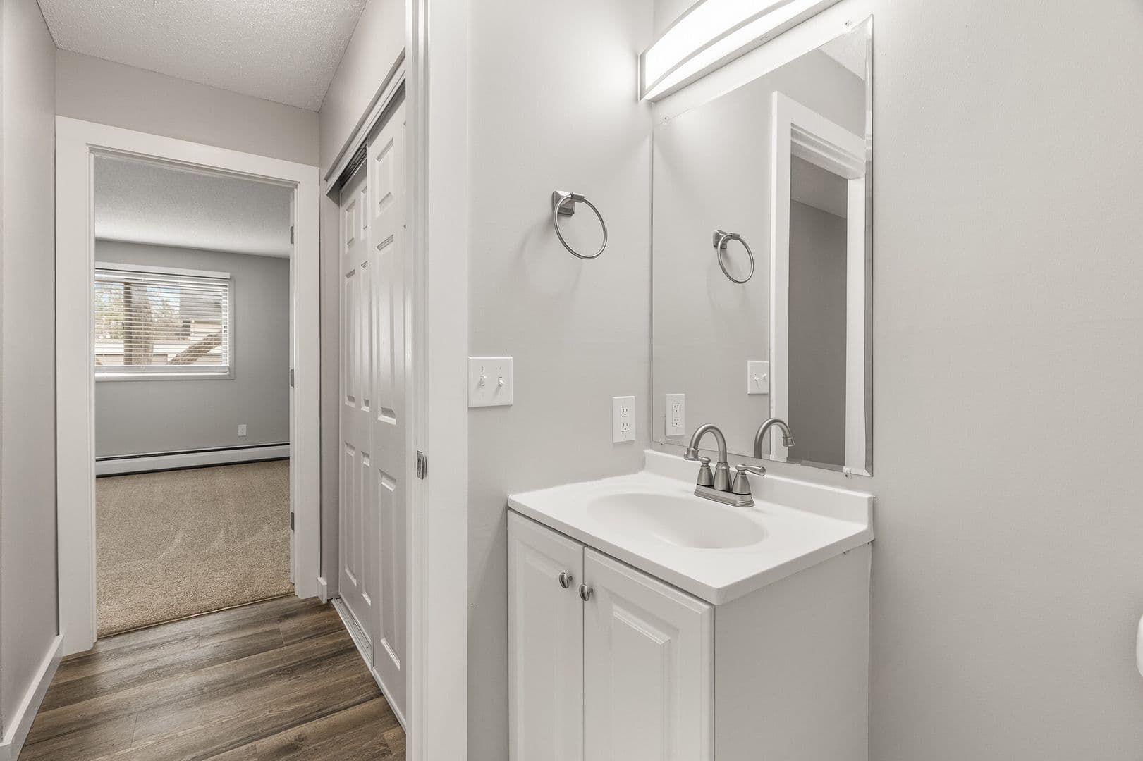 Oakdale Apartment: 6048 Upper 51ST Street North
