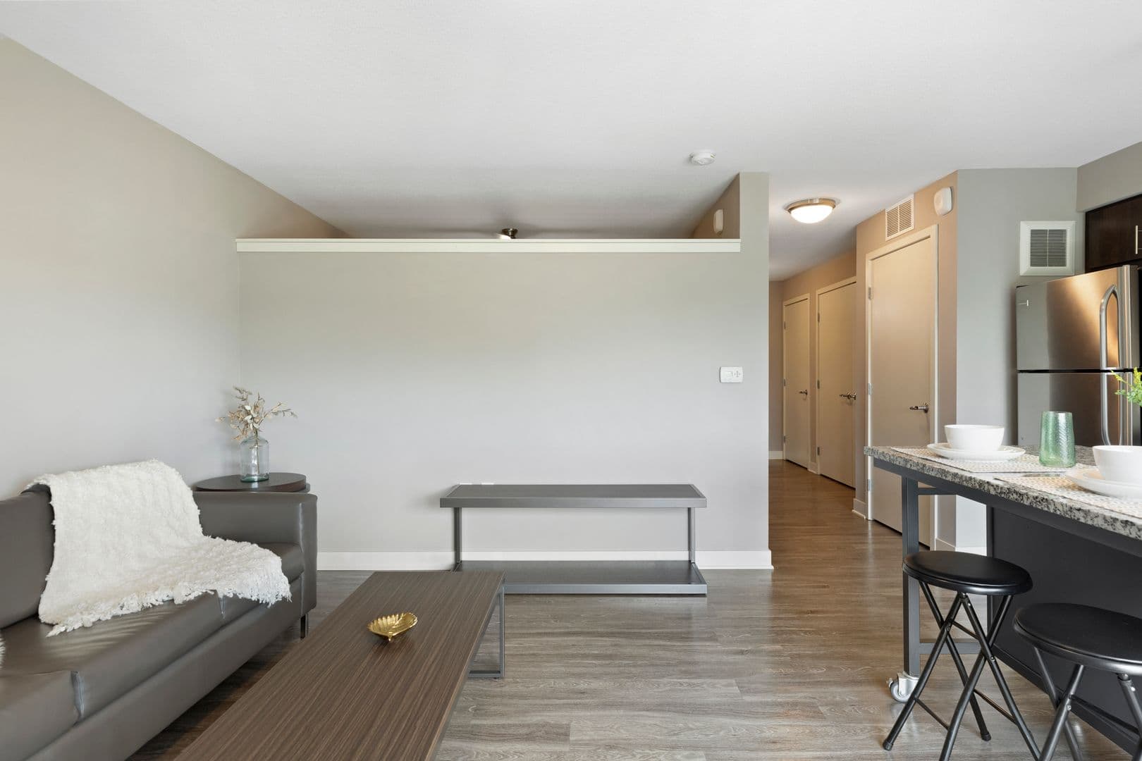 Minneapolis Apartment: 815 SE 9th Ave