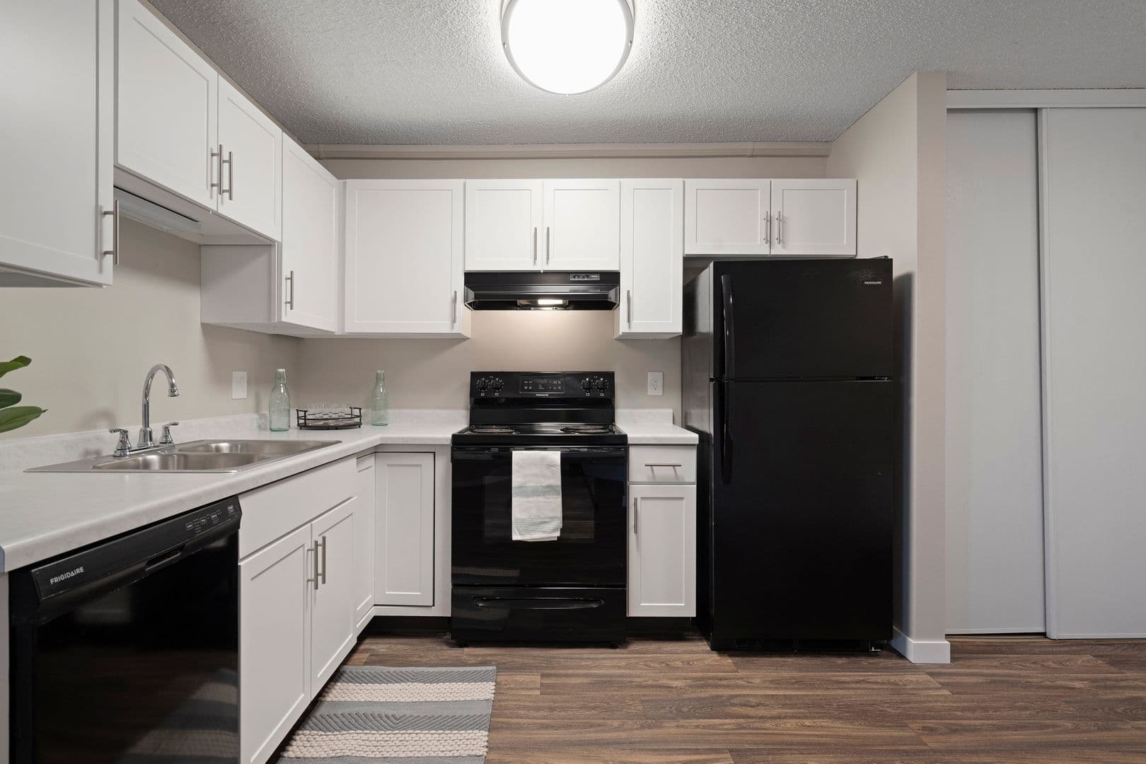 Little Canada Apartment: 165 County Road B2 East