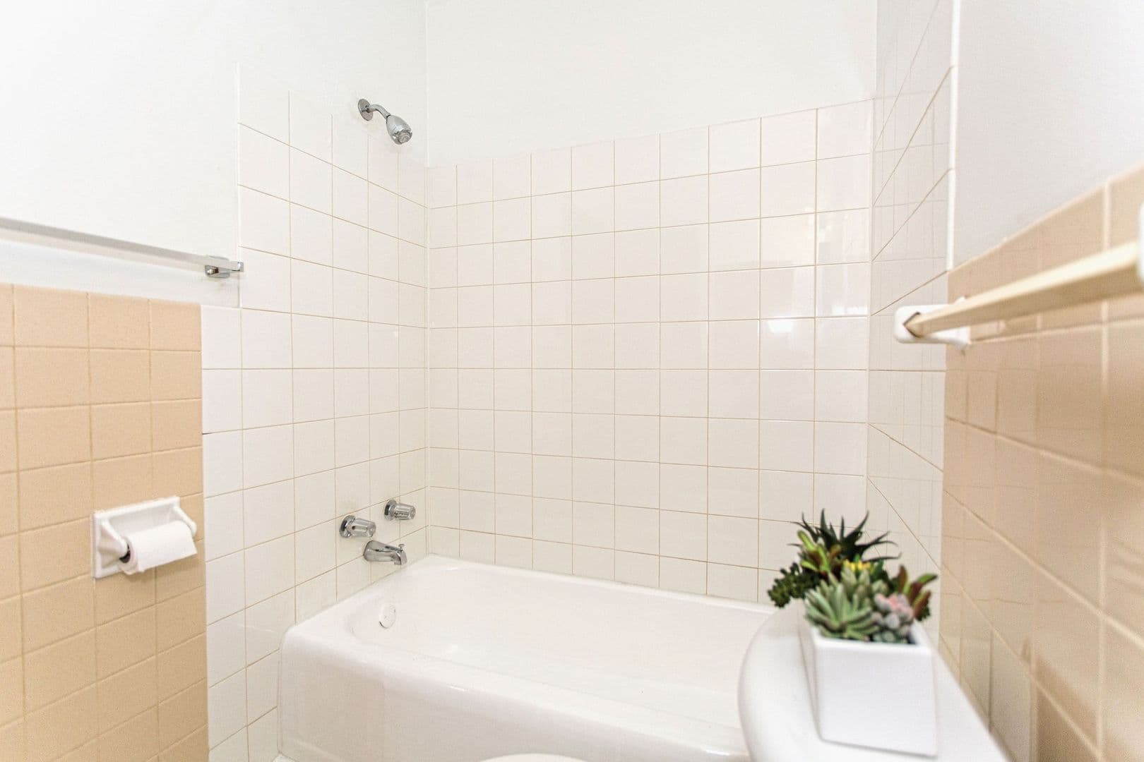 Stillwater Apartment: 14847 60th Street North