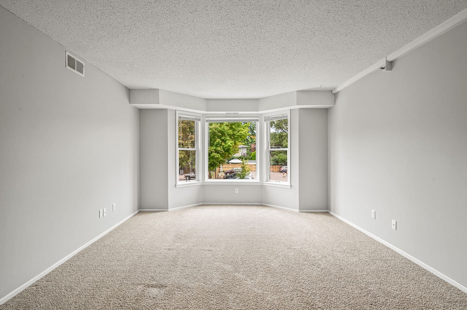 St. Paul Apartment: 400 Selby Ave