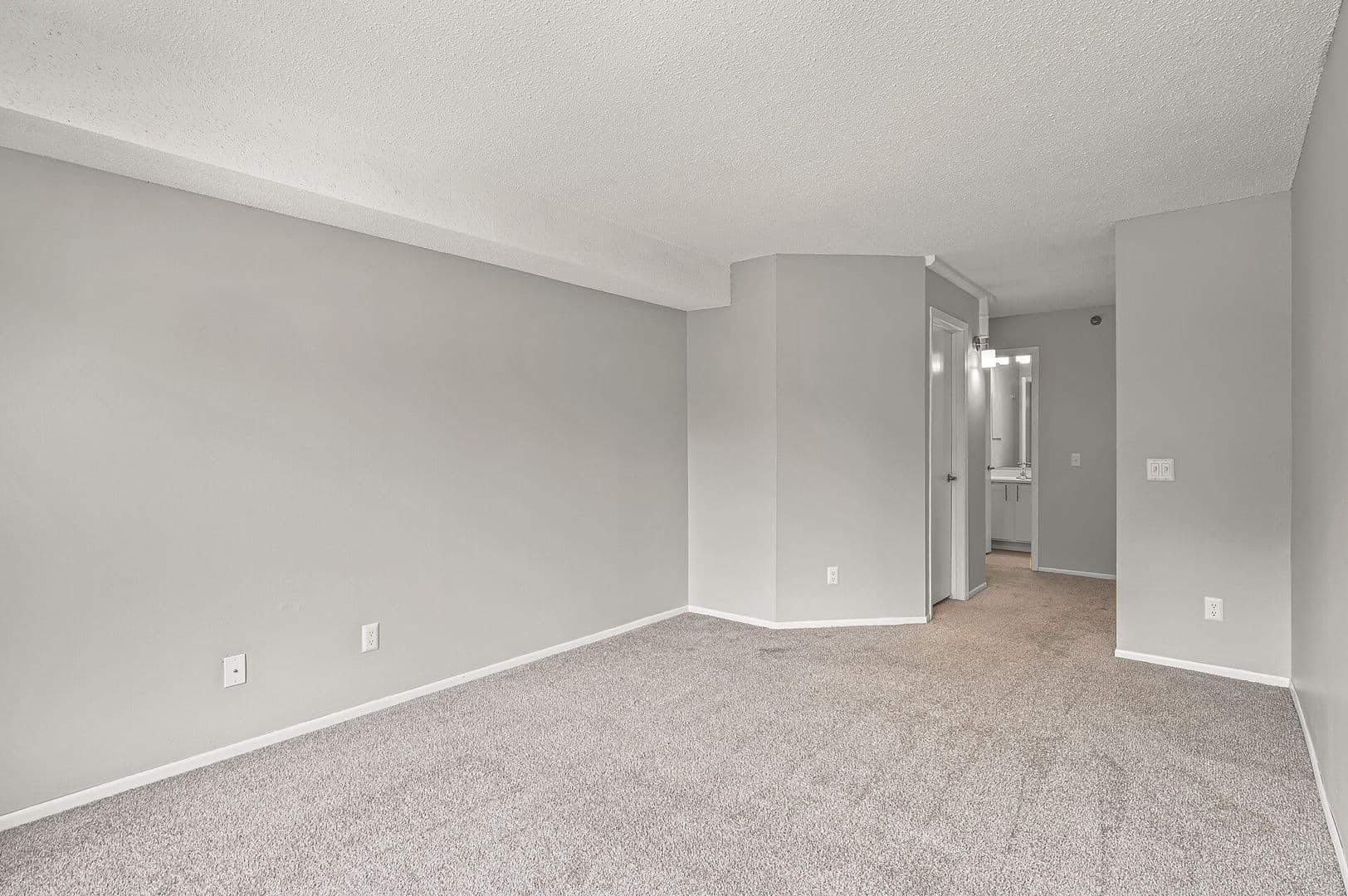 St. Paul Apartment: 400 Selby Ave
