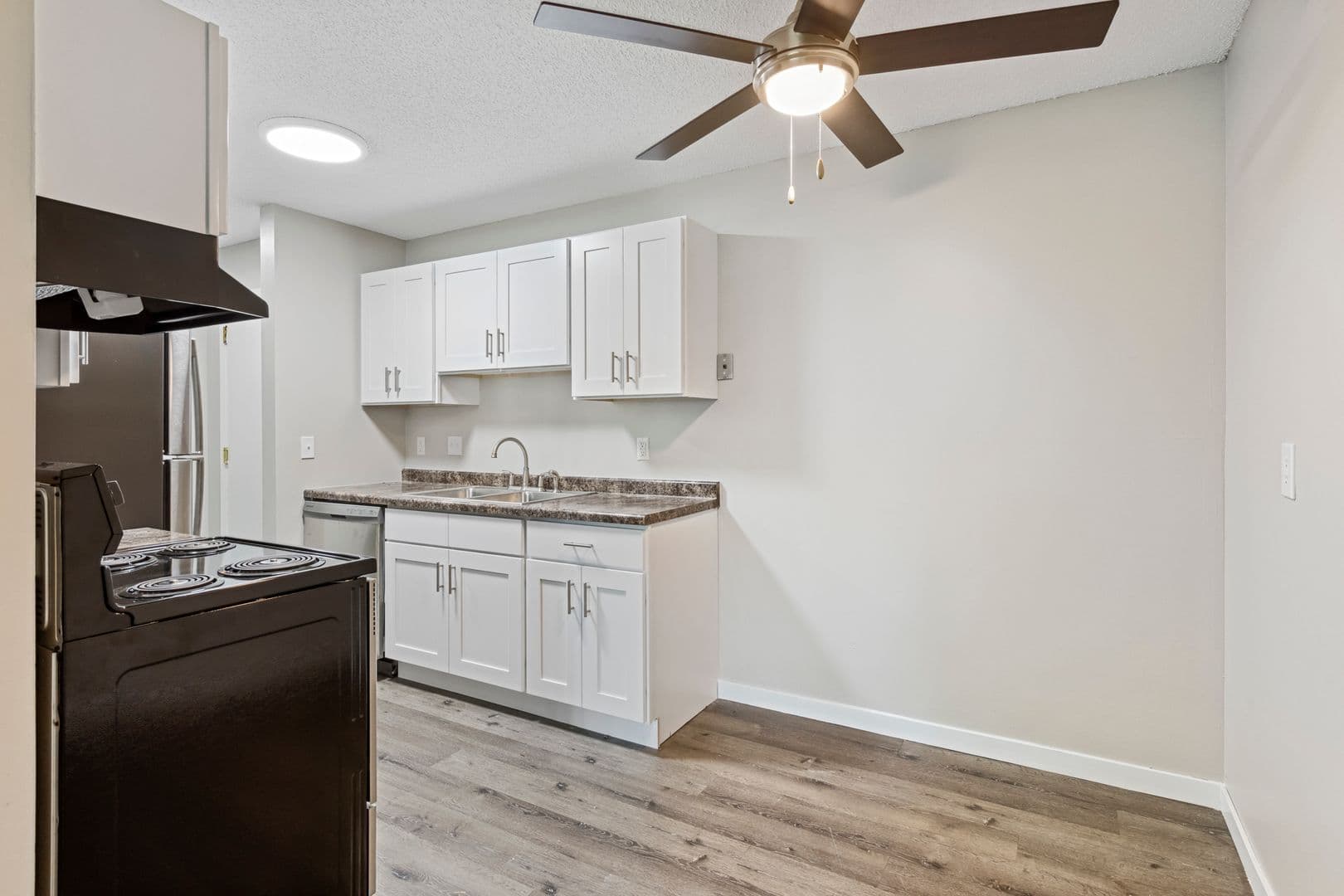 Oakdale Apartment: 6048 Upper 51ST Street North