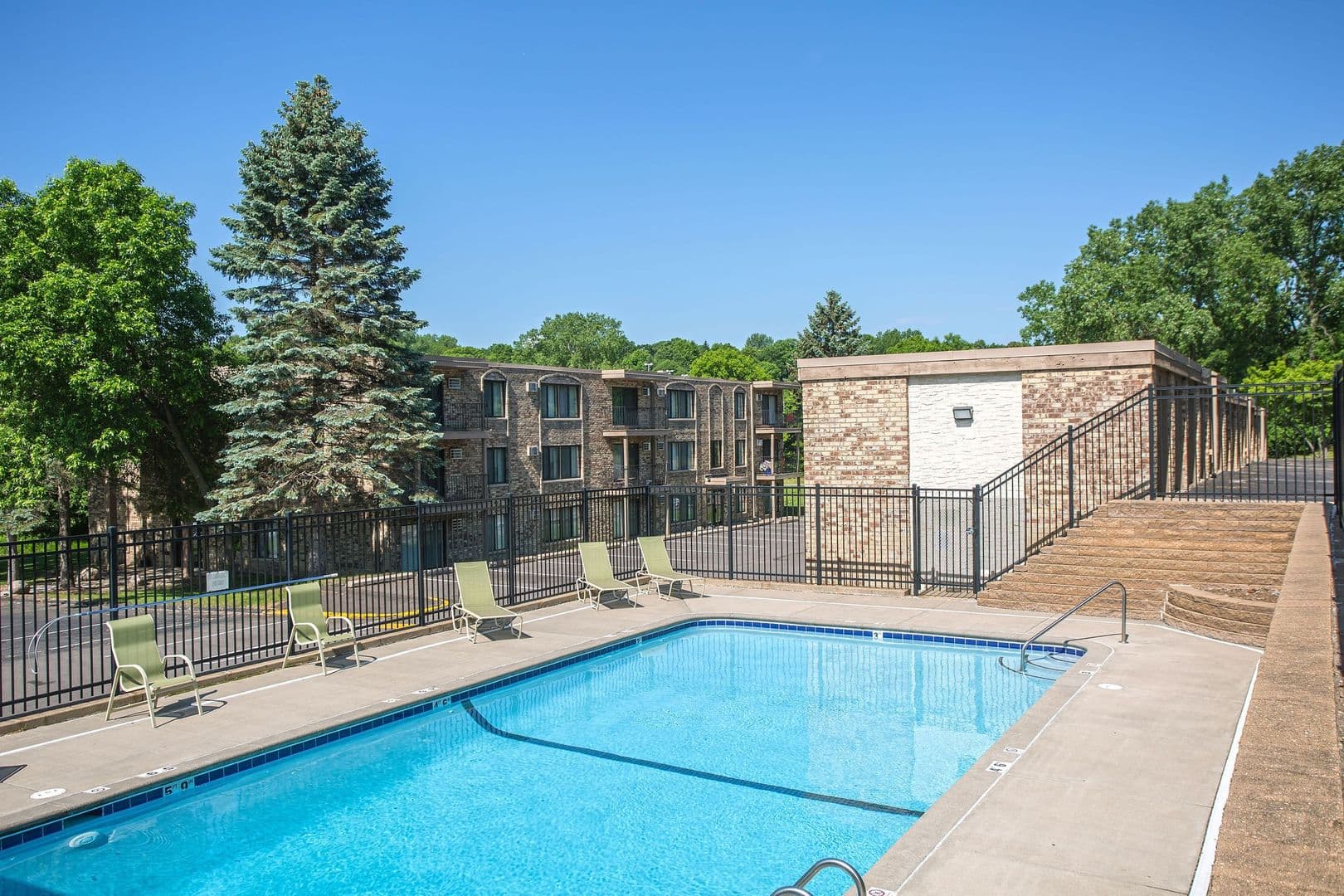 Burnsville Apartment: Cedar Valley Apartments