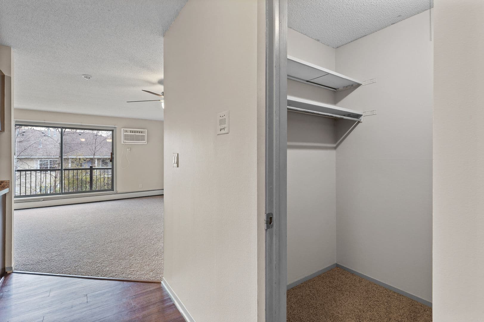 Burnsville Apartment: Cedar Valley Apartments